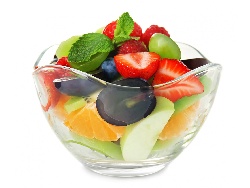 Плодова салата с ябълки, сини сливи, портокал, киви, ягоди, малини и грозде - снимка на рецептата
